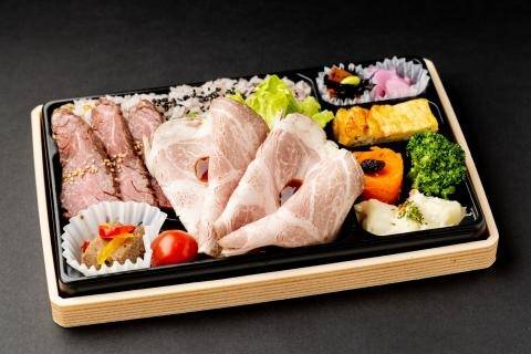 【十六穀米のボリューム弁当】⑤厳選牛塩麹仕込みとやわらかローストポーク