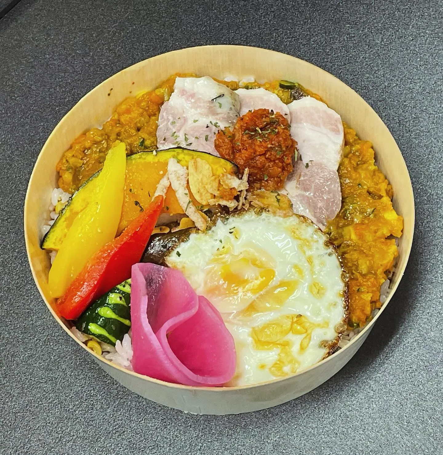 13種の野菜で作ったキーマカレー。